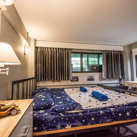 Enjoy House Hostel Chiang Mai Bagian luar foto